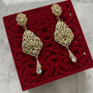 Boucles d’oreilles pendantes dorées en filigrane