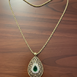 Collier élégant en acier inoxydable